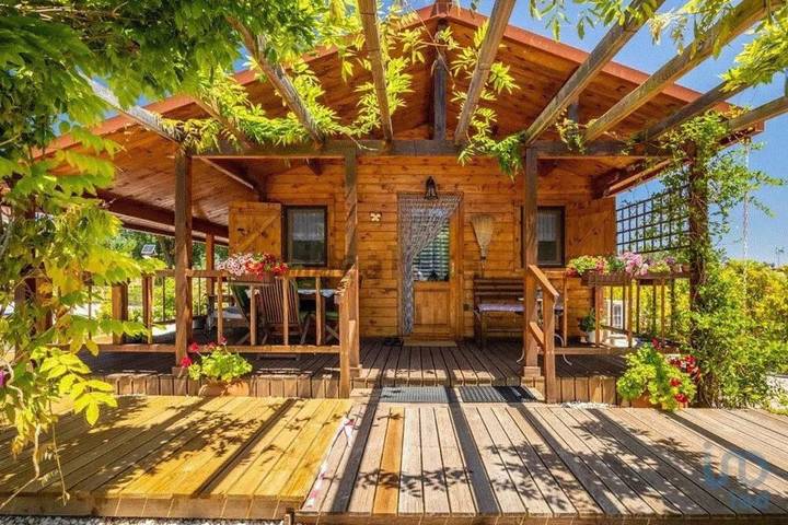 Chalet pour 4 personnes, avec balcon et vue ainsi que jardin et piscine - 1