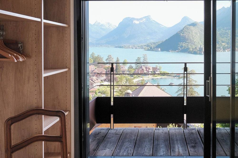 Chalet with panoramic view of the bay of Talloires and Tournette in Talloires-Montmin, Annecy region