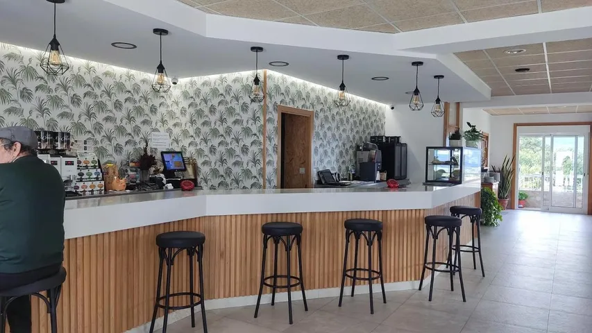 Hostal para 2 personas, con vistas además de jardín y balcón - 1