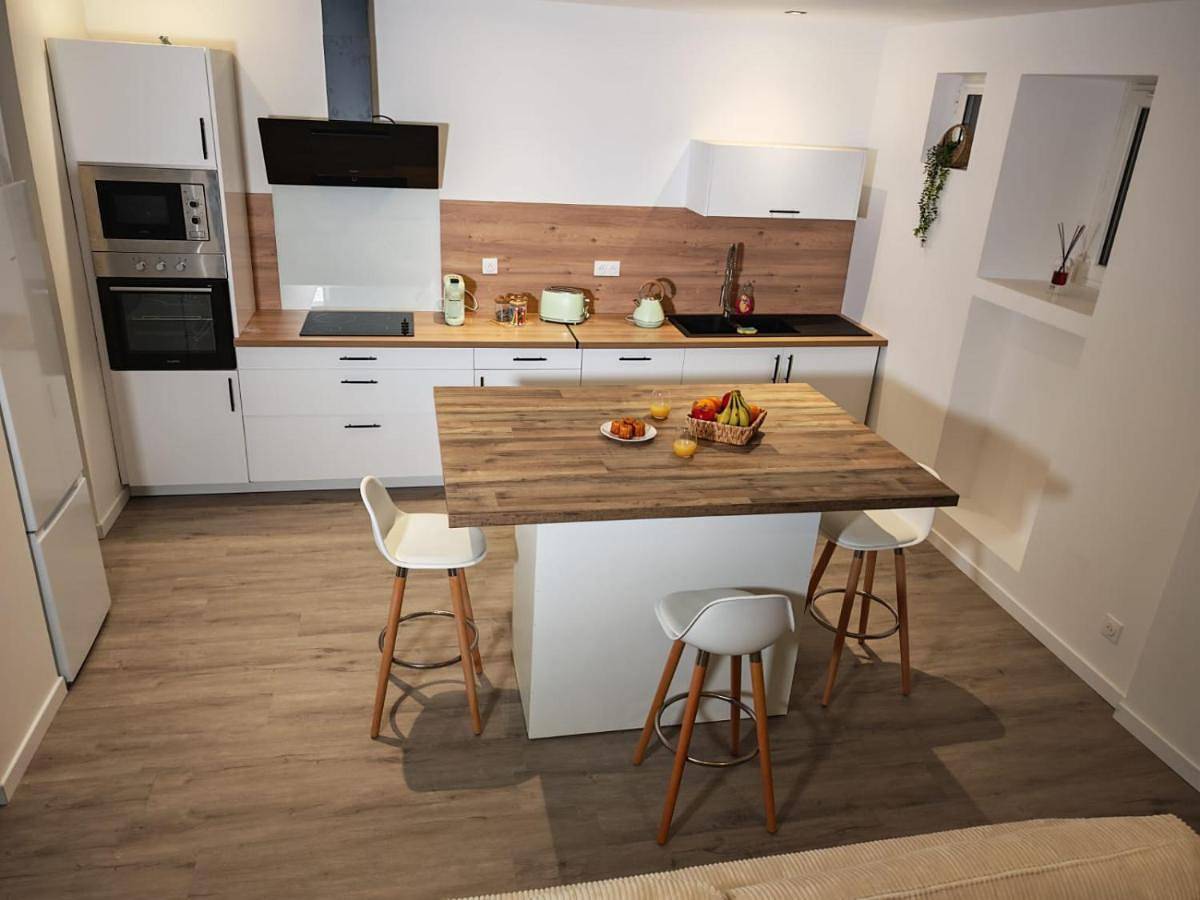 Appartement entier, L'immeuble du Monde Rose - Appartements neufs climatisés - classés 3 étoiles - Vic le Comte - Auvergne in Vic-le-Comte, Parc Naturel Régional Livradois-Forez