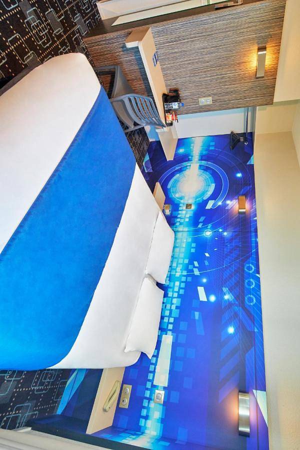 Hôtel pour 5 personnes, avec terrasse, animaux acceptés dans Futuroscope - 2