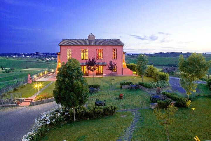 Agriturismo per 2 persone, con Terrazza e Giardino nonché Piscina e Panorama a Cerreto Guidi