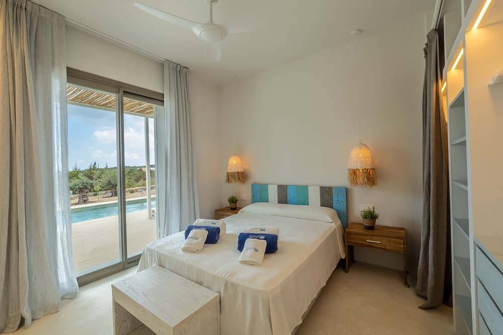 Cottage in Can Corda, House 4 Bedrooms 5 Bathrooms with swimming pool in Cap de Barbaria in Formentera, Coast of Formentera