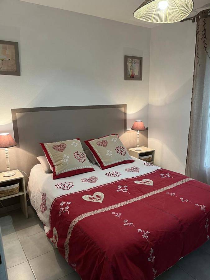 Gîte pour 4 personnes, avec vue et terrasse, animaux acceptés à Velleron