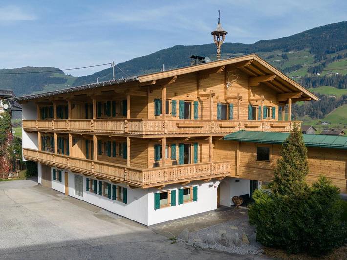 Hütte für 8 Personen, mit Garten und Balkon sowie Sauna im Zillertal