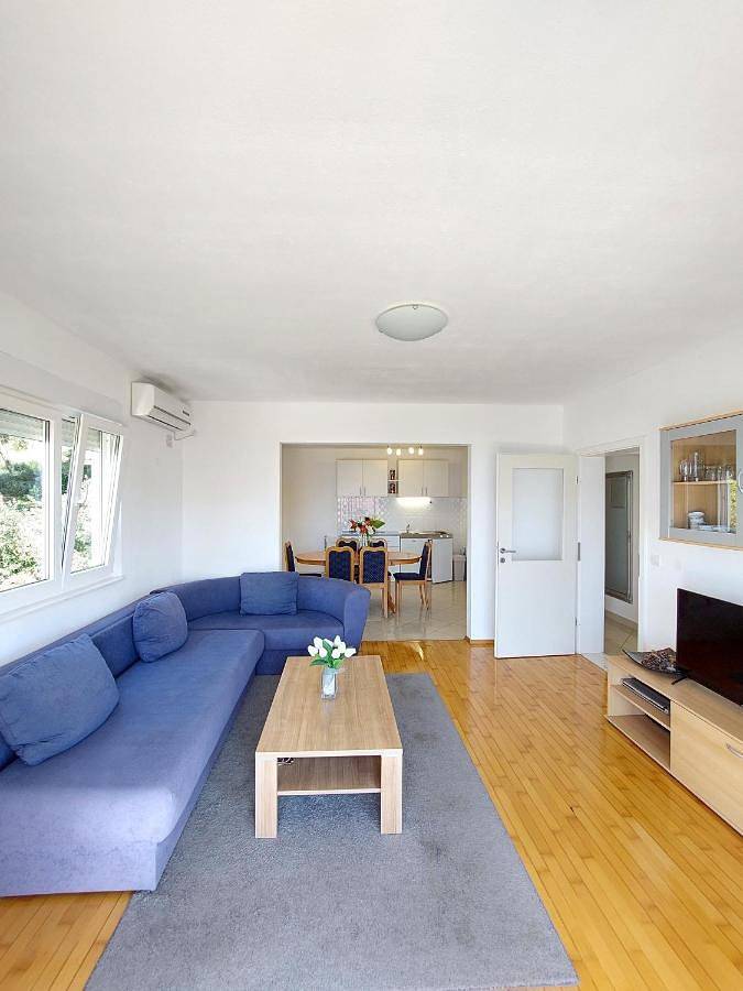 Ferienwohnung für 6 Personen, mit Balkon und Pool in Krvavica - 3