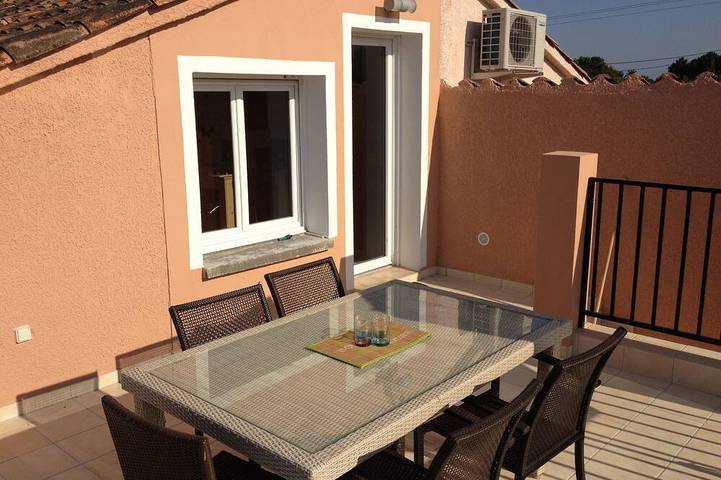 Gîte pour 8 personnes, avec balcon ainsi que jardin et piscine, animaux acceptés à Ventiseri