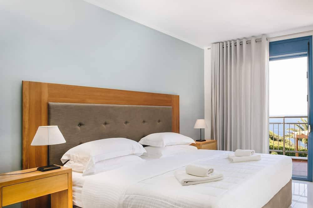 Villa for 10 personer med jacuzzi in Kalyvia, Sporaderne