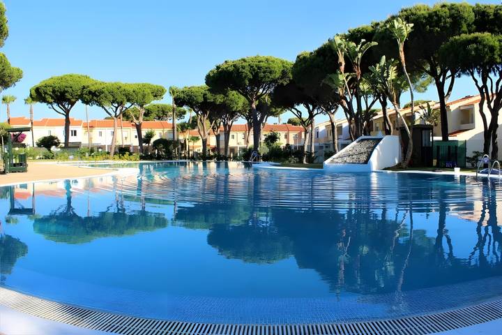 Apartamento para 7 personas, con Balcón además de Jardín y Piscina para niños en La Barrosa