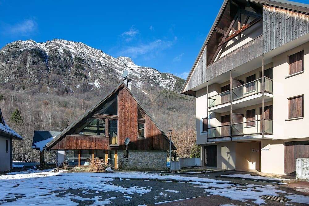 Entire apartment, À proximité du front de neige | Accès à la piscine in Saint-Colomban-des-Villards, Saint-Jean-de-Maurienne region