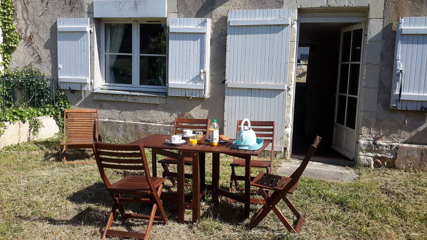 Gîte pour 4 personnes, avec jardin à Vernoil-le-Fourrier