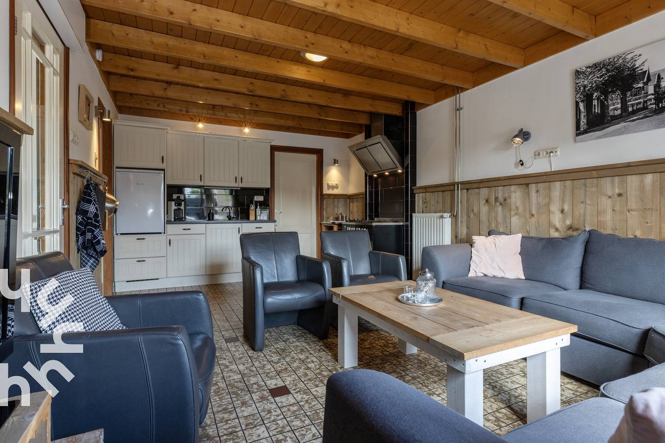 Attraktive eingerichtete Ferienwohnung für 10 Personen am Wasser in Delfstrahuizen in Friesland