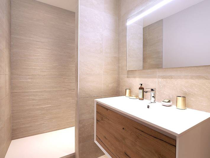 Ganze Wohnung, Luxuriöses neues Ski-in/Ski-out-Apartment in Courchevel mit Parkplatz in Saint-Bon-Tarentaise, Vanoise-Massiv