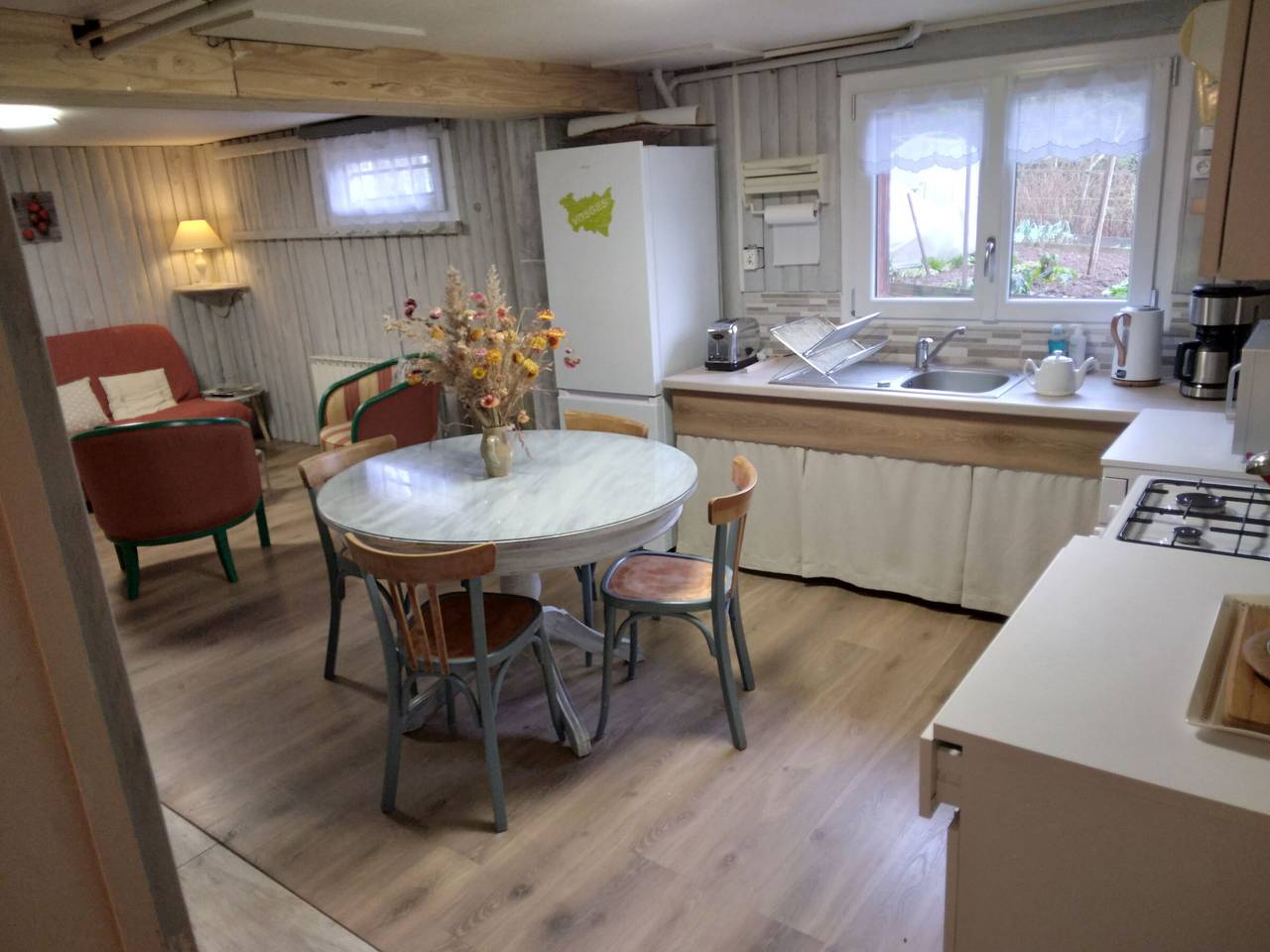 Gîte paisible en forêt avec terrasse, 4 personnes in La Bourgonce, Saint-Dié-des-Vosges