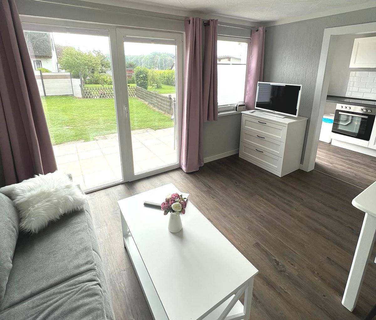 Ganze Wohnung, Ferienwohnung 'Boddenferienhaus - 12 Molenfeuer' mit gemeinsamer Terrasse, Garten und Wlan in Schaprode, Rügen
