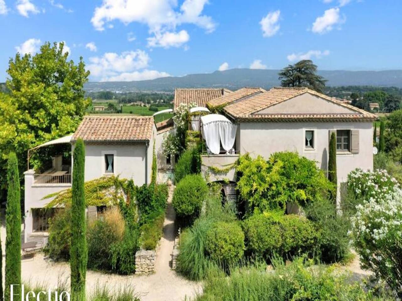 Apartamento entero, Apartamento en Oppède con piscina climatizada in Oppède, Parque natural regional del Luberon