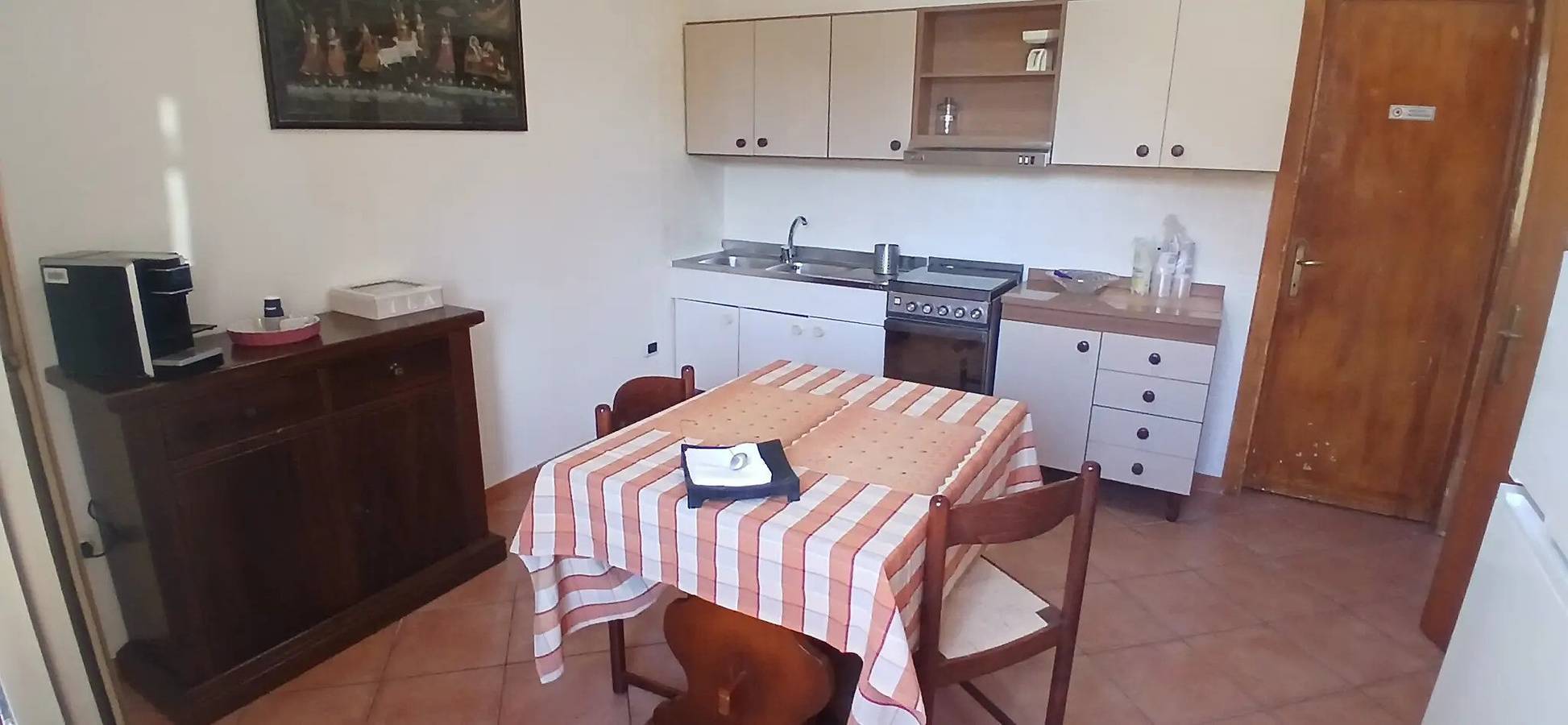 Camera 'Matrimoniale 2' con giardino condiviso e Wi-Fi in Rocca di Papa, Castelli Romani