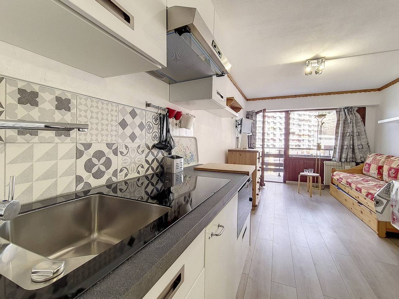 Ganzes Studio, Gemütliches Studio in Les Menuires mit Balkon, Ski-in/Ski-out in Les Menuires, Saint-Martin-de-Belleville