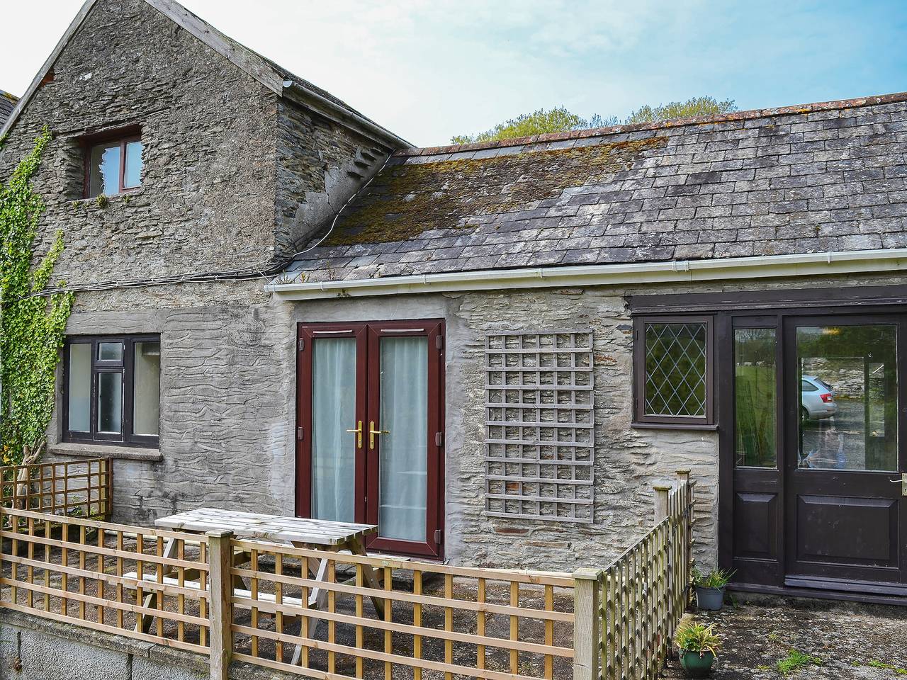 Lee Studio - Ukc3372 in West Down, Devon