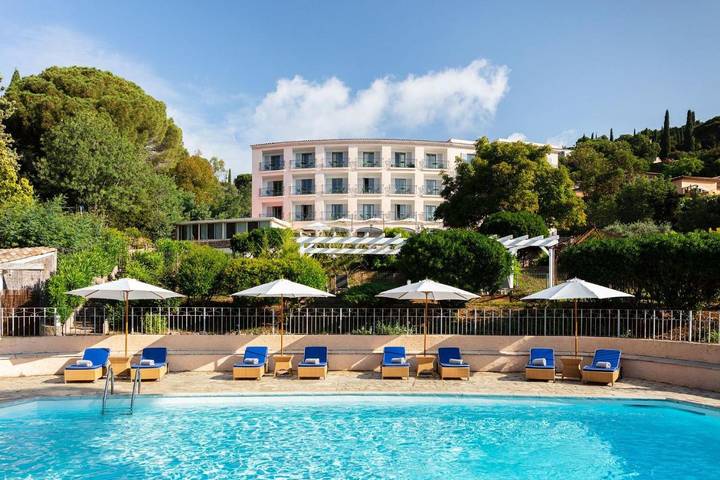 Hôtel pour 2 personnes, avec Balcon et Terrasse ainsi que Jardin et Piscine