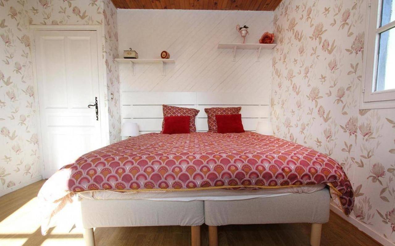 Family Room with Bathroom in Le Grand-Serre, Région de Valence