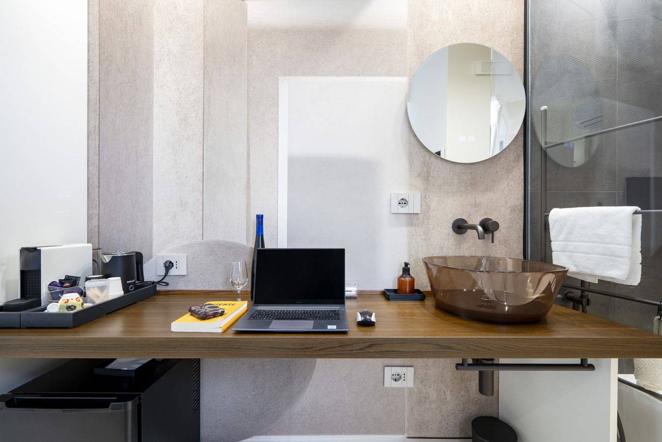Entire apartment, Solo Retreat - Independent Room w/no Shared Spaces in Bari, Bari Province