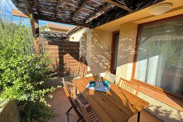 Gîte pour 4 personnes, avec terrasse et piscine à Serra-di-Ferro