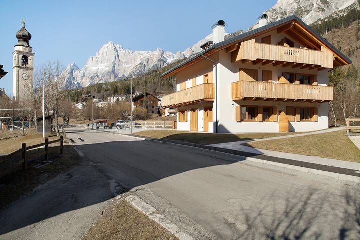 Hel lägenhet, Apartment 'La Casa Di Hilde' with Mountain View, Private Terrace and Wi-Fi in Borca di Cadore, Dolomiti Superski