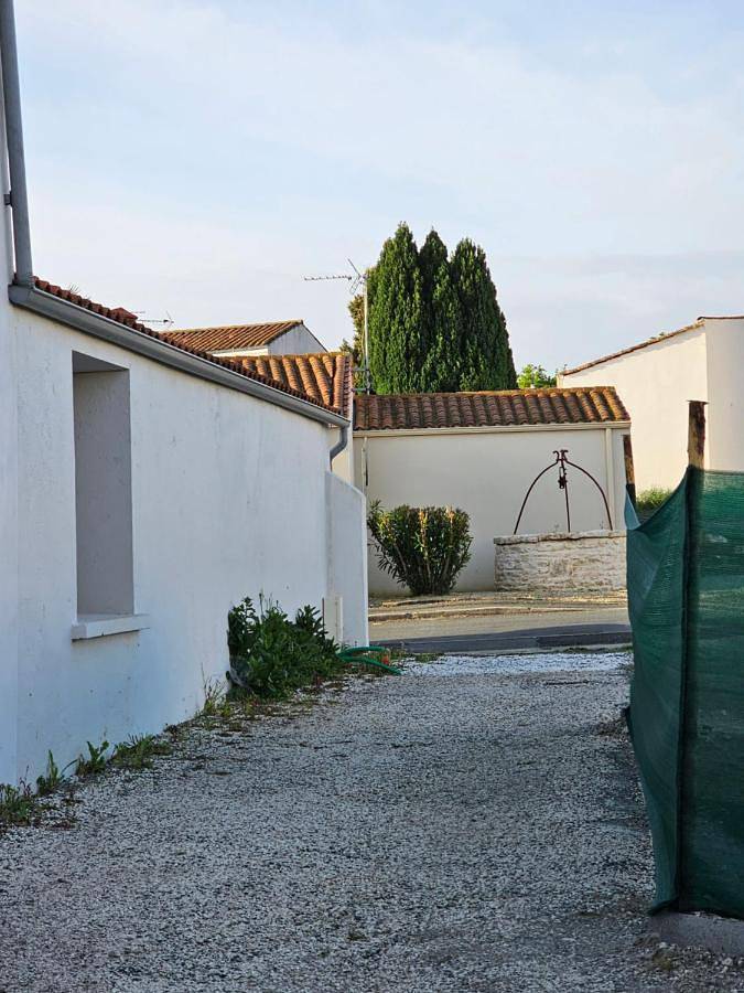 Two-Bedroom House in Saint-Xandre, Région de La Rochelle