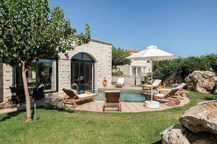 Villa für 8 Personen, mit Pool und Balkon/Terrasse - 1