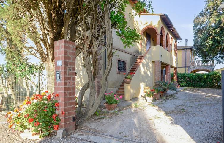 Acogedor apartamento con aparcamiento, jardín y vistas al río in Campiglia Marittima, Costa Etrusca