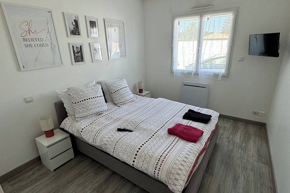 The house on avenue du cap ferret in Saint-Jean-d'Illac, Bordeaux region