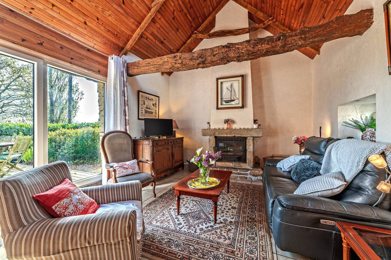 Maison 'Gîte Calme Avec Jardin Et Terrasse' avec terrasse privée, jardin privé et Wi-Fi in Guiclan, Région de Morlaix
