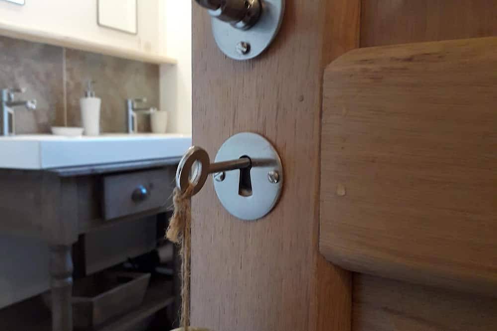 Nueva casa en un nivel con patio interior cerrado a la privacidad in Lancieux, Región de Dinan