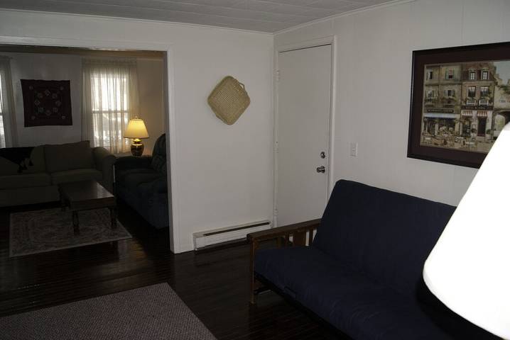 Vacation rental for 10 people, with hot tub and terrace as well as yard in Lake George