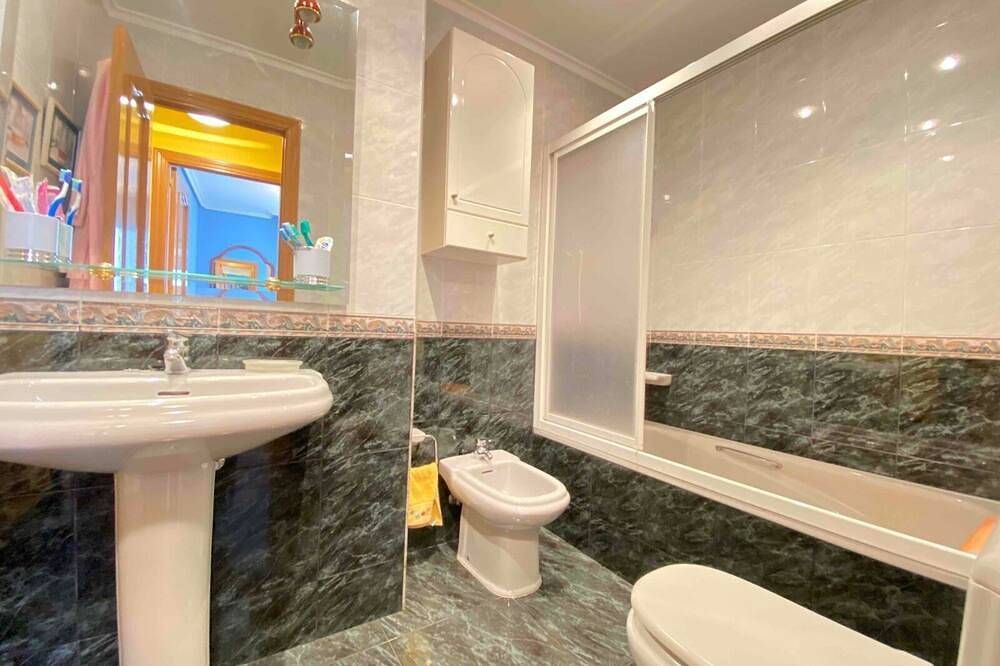 Entire apartment, Relax in the center of Llanes and 50m from the beach. in Llanes, Costa Verde (Spain)