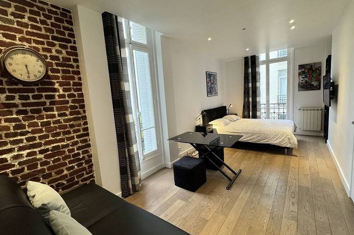 Vacation rental for 4 people, with Hot tub around the Eiffel Tower
