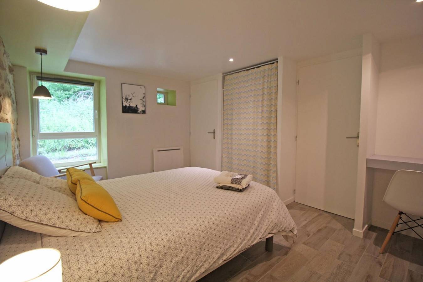 Bed and Breakfast 'Du Rez De Chaussée' con Terraza Privada, Jardín Compartido y Wi-Fi in Bersac-sur-Rivalier, Región de Limoges