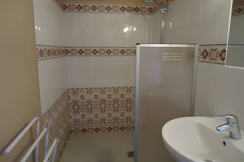 La Roseraie Guest Room with Private Terrace, Garden & Wi-Fi in Saint-Émilion in Saint-Émilion, Libourne region