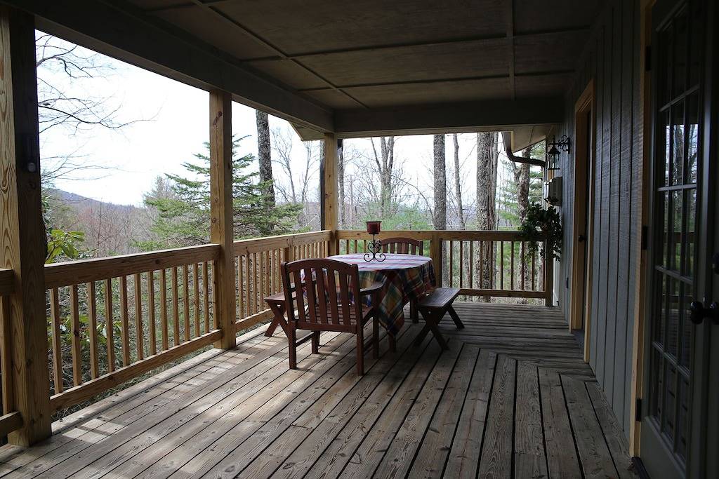 Cabin for 6 Guests in Highlands (NC), Macon County