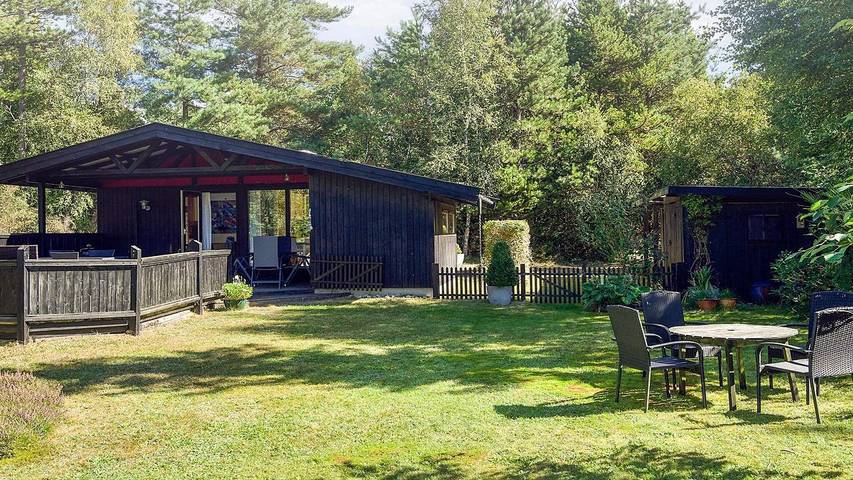Ferieudlejning for 7 personer, med have i Ellinge Lyng
