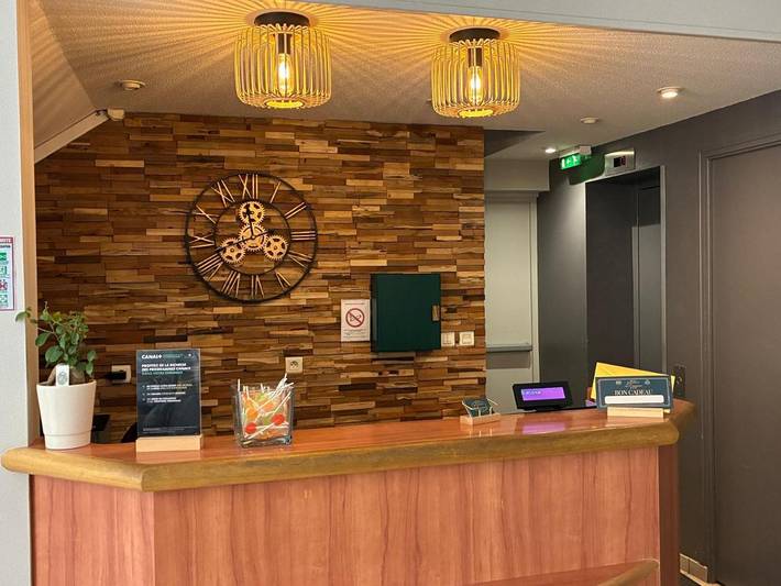 Hôtel pour 2 personnes, avec terrasse et vue, animaux acceptés à Volvic - 3