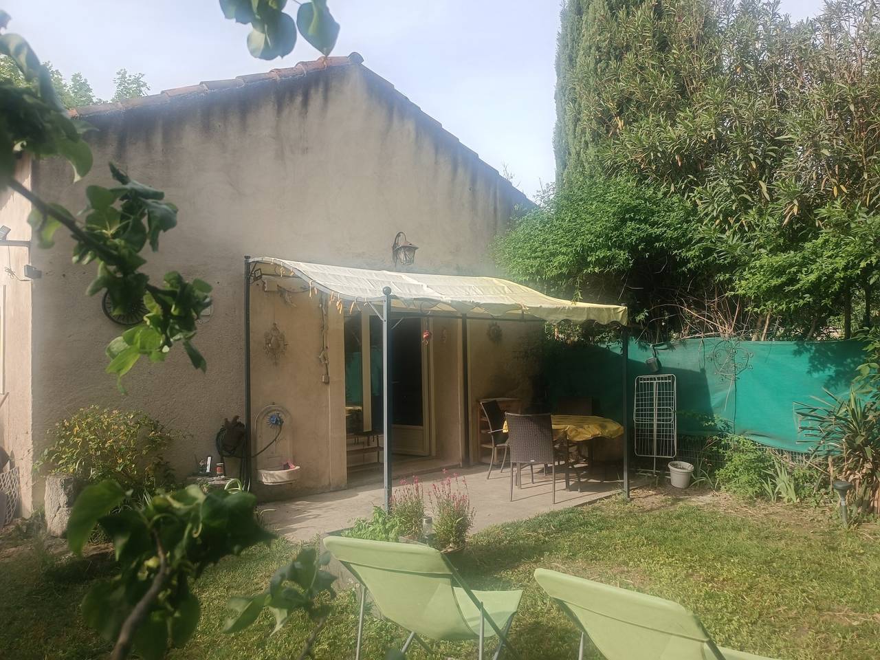 Ganzes Studio, Studio-Apartment 'Chez Delph' mit privater Terrasse, Garten und Klimaanlage in Rognonas, Arles und Umgebung