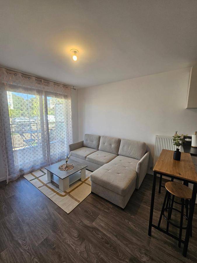 Appartement entier, One-Bedroom Apartment in Villiers-le-Bel, Val-d'Oise