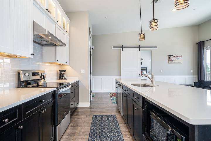 Vacation rental for 8 people, with yard and hot tub as well as pool in Lake Chelan