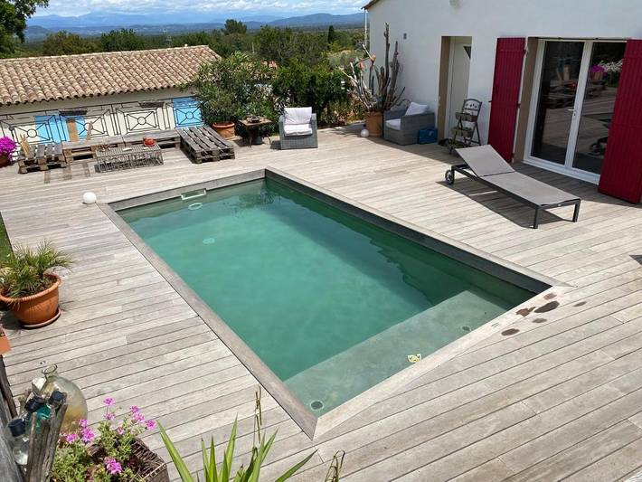 Location de vacances pour 4 personnes, avec vue ainsi que piscine et terrasse à Les Mayons - 3