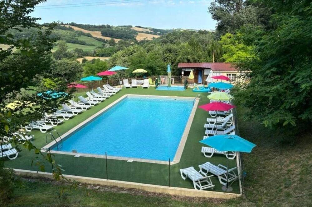 Zecamping 3 étoiles piscine cottage Tv clim 16m2 2 pers in Durfort, Ariège