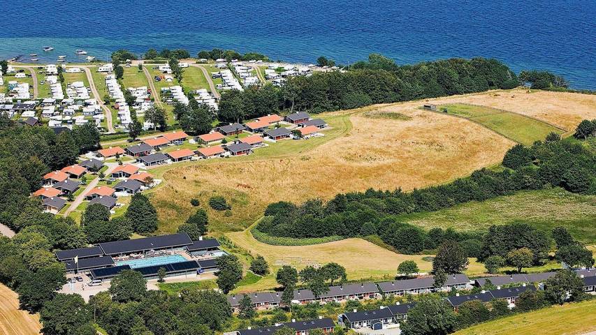 Ferienhaus für 8 Personen, mit Pool und Terrasse in Løjt