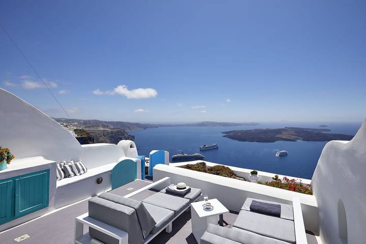 Vacation rental for 3 people, with Hot tub and Terrace in Santorini