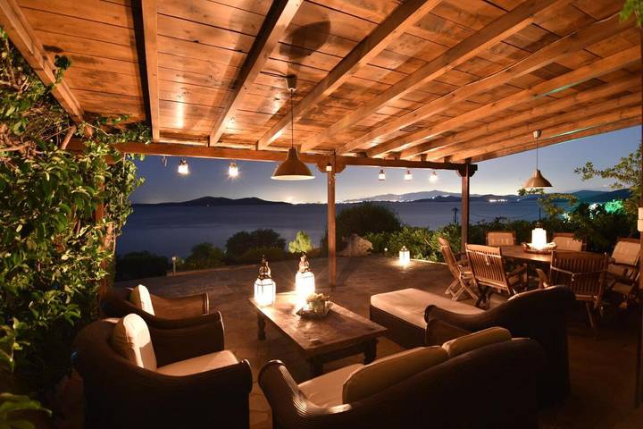 Ferienhaus für 5 Personen, mit Balkon und Terrasse sowie Garten und Ausblick in Karystos